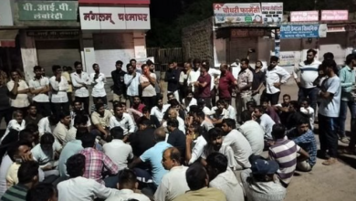 Photo of जैसलमेर: टैंकर की टक्कर से मजदूर की मौत, अस्पताल की लापरवाही पर भड़का राजपुरोहित समाज, देर रात हंगामा