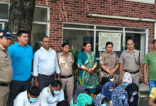 Photo of रुड़की में देह व्यापार का भंडाफोड़: होटल में छापा, इतनी महिलाओं समेत 13 गिरफ्तार, कई राज्यों से लाई जाती थीं लड़कियां