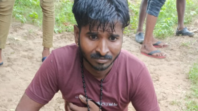 Photo of वाराणसी: पारिवारिक विवाद में पिता ने दो बच्चों संग गंगा में लगाई छलांग, पिता बचा, मासूम लापता