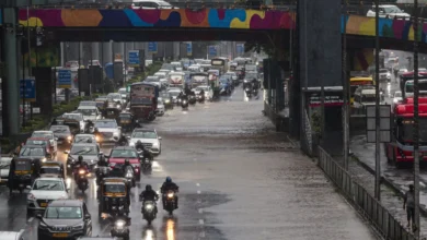 Photo of मुंबई में भारी बारिश: शहर में भारी बारिश; खराब मौसम और यातायात जाम के बीच एयरलाइंस ने जारी की गाइडलाइन