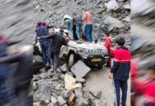 Photo of रुद्रप्रयाग-गौरीकुंड हाईवे पर भूस्खलन का कहर: मुनकटिया में बोल्डर गिरने से दो की मौत, तीन घायल