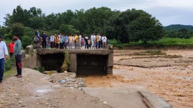 Photo of अखनूर में बादल फटने से तबाही: सुमाह खड़ नाला उफान पर, 200 से ज्यादा घर जलमग्न, चिनाब नदी का जलस्तर खतरे के करीब