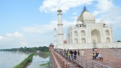 Photo of आगरा में यमुना का रौद्र रूप: ताजमहल की दीवारों तक पहुंचा पानी, खतरे का निशान पार, रात तक स्थिति और गंभीर होने की आशंका