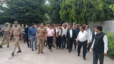 Photo of अयोध्या कचहरी में लावारिस बैग से तमंचे और कारतूस बरामद, सुरक्षा पर सवाल, CCTV फुटेज से आरोपी की तलाश
