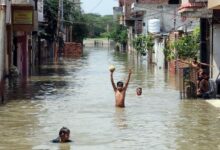 Photo of यूपी में बाढ़ का तांडव: सैकड़ों गांव टापू बने, लाखों लोग प्रभावित, आगरा-मथुरा की कॉलोनियां जलमग्न