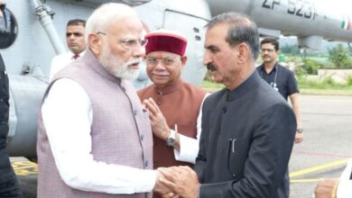 Photo of पीएम मोदी का हिमाचल दौरा: बाढ़ प्रभावित क्षेत्रों का हवाई सर्वे, 1500 करोड़ रुपये के राहत पैकेज की घोषणा