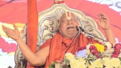 Photo of मेरठ कथा में जगद्गुरु रामभद्राचार्य का विवादित बयान: ‘यूपी मिनी पाकिस्तान लगता है’, हिंदुओं को सतर्क रहने की नसीहत; ऑपरेशन सिंदूर का जिक्र