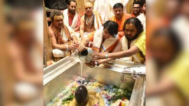 Photo of ‘चोर, उचक्के और हत्यारे नेता बन सकते हैं तो भगवाधारी क्यों नहीं?’: काशी में बाबा बागेश्वर धीरेंद्र शास्त्री का बयान, हिंदू एकता पर जोर