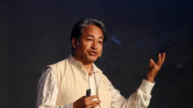 Photo of लेह लद्दाख विरोध प्रदर्शन: हिंसक झड़प में 4 की मौत, 80 घायल, सोनम वांगचुक ने की युवाओं से शांति की अपील