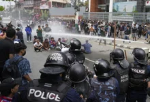 Photo of नेपाल: काठमांडू में फिर से विरोध प्रदर्शन, प्रदर्शनकारियों ने पीएम ओली को बर्खास्त करने की मांग की