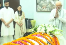 Photo of वीके मल्होत्रा को श्रद्धांजलि देने उनके घर पहुंचे पीएम मोदी