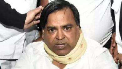 Photo of UP News : लखनऊ जेल में बंद पूर्व मंत्री गायत्री प्रजापति पर जानलेवा हमला, कैदी ने सिर पर मारा नुकीला लोहा