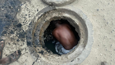 Photo of दिल्ली दर्दनाक हादसा: सीवर सफाई के दौरान जहरीली गैस से 4 कर्मचारियों की हालत बिगड़ी, इतनो की मौत, 3 आईसीयू में