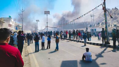 Photo of लद्दाख में राज्य की मांग को लेकर प्रदर्शन हिंसक, भाजपा कार्यालय में आगजनी, आंसू गैस के गोले दागे गए
