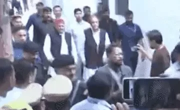 Photo of अखिलेश यादव-आजम खान की रामपुर में 23 महीने बाद मुलाकात: जौहर यूनिवर्सिटी में उतरा हेलिकॉप्टर, गिले-शिकवे दूर करने की कोशिश; सपा कार्यकर्ताओं में उत्साह