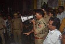 Photo of कानपुर मेस्टन रोड ब्लास्ट: दुकानों में बरामद हुए पटाखे, बारूद और सुतली बम; 12 हिरासत में, 5 दुकानों के शटर कटवाए, NIA-ATS जांच तेज