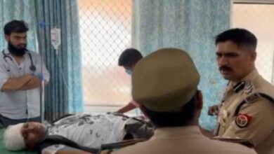 Photo of पीलीभीत कचहरी हादसा: वकील पर बांके से हमला, दरोगा घायल; दो आरोपी गिरफ्तार