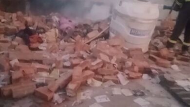 Photo of सुल्तानपुर में पटाखा विस्फोट से हादसा: घर की छत उड़ी, 12 घायल; 4 की हालत गंभीर, मेडिकल कॉलेज रेफर