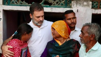 Photo of रायबरेली लिंचिंग मामला: राहुल गांधी ने हरिओम वाल्मीकि के परिवार से की मुलाकात, बोले- अपराधी के बजाय पीड़ित परिवार को ही धमकाया जा रहा है
