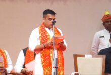 Photo of गुजरात में बड़ा कैबिनेट फेरबदल: हर्ष संघवी बने उपमुख्यमंत्री, रिवाबा जडेजा सहित 19 नए चेहरे; 25 सदस्यीय मंत्रिपरिषद का विस्तार
