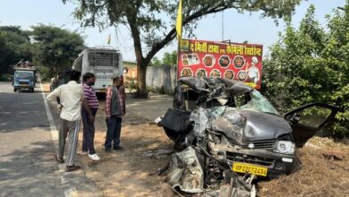 Photo of बरेली में भीषण सड़क हादसा: इको वैन और बस की टक्कर में तीन की मौत, 10 घायल; बस चालक फरार