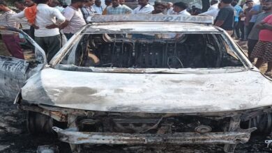 Photo of मथुरा में दर्दनाक हादसा: बिजली के तार गिरने से सीएनजी कार में लगी भीषण आग, 25 वर्षीय युवक की जिंदा जलकर मौत