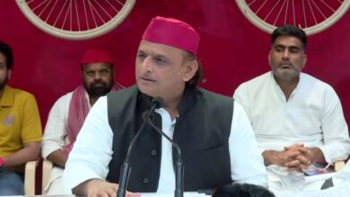 Photo of मथुरा: 54 साल बाद खुला बांके बिहारी मंदिर का तोषखाना, मिला ये सामान; अखिलेश का तंज- ‘मंदिरों के खजाने पर लालच छोड़ो