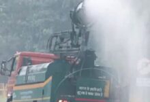 Photo of दिल्ली की हवा फिर जहरीली: कई इलाकों में AQI ‘गंभीर’ स्तर पर, आनंद विहार में 430, अक्षरधाम के पास 426; इंडिया गेट पर मिस्ट स्प्रिंकलर तैनात
