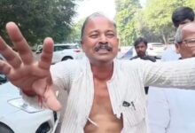 Photo of बिहार चुनाव: टिकट कटने पर राबड़ी आवास के बाहर RJD नेता मदन साह का कुर्ता फाड़ रोना, संजय यादव पर लगा दिया गंभीर आरोप