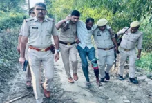 Photo of आई लव मुहम्मद’ विवाद: बरेली में मुठभेड़ के बाद पुलिस ने दो लोगों को गिरफ्तार किया, दो पिस्तौल बरामद
