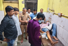 Photo of प्रतापगढ़ मुठभेड़: स्मैक तस्कर प्रेम कुमार उर्फ हितेश को पुलिस ने घेराबंदी में किया गिरफ्तार, गोली लगने से घायल, ऐसी चीज़ें हुई बरामद