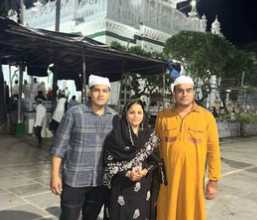 Photo of 33 महीने की जेल के बाद सपा विधायक इरफान सोलंकी पहुंचे देवा शरीफ, परिवार संग चढ़ाई चादर