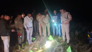 Photo of मैनपुरी में गो-तस्करों से पुलिस मुठभेड़: फायरिंग में दो घायल, चार गिरफ्तार; 74 गोवंश मुक्त, चार तमंचे जब्त