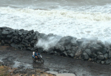 Photo of चक्रवात मोंथा आंध्र में कमजोर, तबाही का रास्ता छोड़ा: 1 मौत, भारी तबाही; उड़ानें-ट्रेनें रद्द, नाइट कर्फ्यू