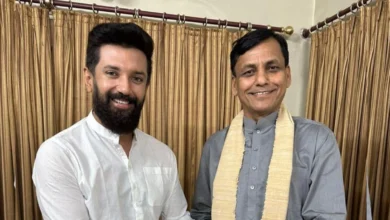 Photo of सीट बंटवारे पर बातचीत के लिए चिराग पासवान के घर पहुंचे बीजेपी के नित्यानंद राय