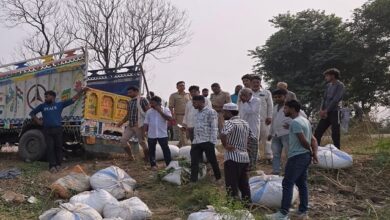 Photo of बागपत हाईवे पर भयावह हादसा: सब्जी लादे पिकअप के टायर फटने से धमाका, तीन किसानों की मौत; 11 घायल, गांव में मातम