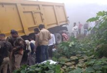 Photo of बहराइच: कोहरे में अनियंत्रित ट्रेलर ने बाइक को कुचला, एक साल के बच्चे समेत चार की दर्दनाक मौत; चालक फरार, शवों की शिनाख्त जारी