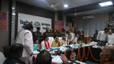 Photo of कानपुर देहात: दिशा बैठक में सांसद भोले और पूर्व सांसद भिड़े, ‘गुंडा-हिस्ट्रीशीटर’ पर तीखी बहस; हाथापाई की नौबत