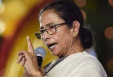 Photo of SIR पर ममता बनर्जी का यू-टर्न: विरोध से निगरानी तक, TMC कार्यकर्ताओं को BLO के साथ जाने का निर्देश; BJP बोली- डर गईं दीदी