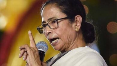 Photo of SIR पर ममता बनर्जी का यू-टर्न: विरोध से निगरानी तक, TMC कार्यकर्ताओं को BLO के साथ जाने का निर्देश; BJP बोली- डर गईं दीदी