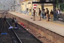Photo of मिर्जापुर हादसा: कार्तिक पूर्णिमा गंगा स्नान को जातीं छह महिलाएं ट्रेन की चपेट में आकर मौत, शवों के उड़े चिथड़े