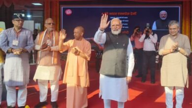Photo of काशी से खजुराहो तक वंदे भारत की रफ्तार तेज: PM मोदी ने 4 नई ट्रेनों को दिखाई हरी झंडी