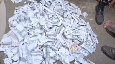 Photo of बिहार: समस्तीपुर में कूड़े के ढेर से बरामद हुईं हजारों VVPAT पर्चियां, मॉक पोल की बताकर चुनाव आयोग ने दी सफाई, ARO सस्पेंड