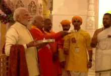 Photo of अयोध्या: पीएम मोदी व मोहन भागवत ने किए रामलला के दर्शन, 191 फीट ऊंचे शिखर पर थोड़ी देर में फहराया जाएगा भगवा ध्वज