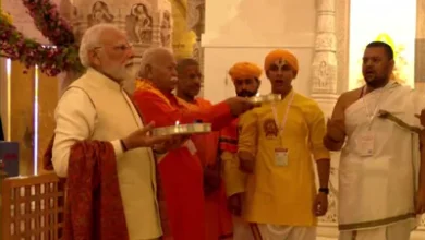 Photo of अयोध्या: पीएम मोदी व मोहन भागवत ने किए रामलला के दर्शन, 191 फीट ऊंचे शिखर पर थोड़ी देर में फहराया जाएगा भगवा ध्वज