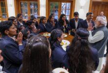 Photo of दिल्ली: PM मोदी ने ब्लाइंड महिला क्रिकेट टीम से की गर्मजोशी से मुलाकात, T20 वर्ल्ड कप जीत पर दी बधाई