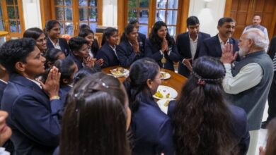 Photo of दिल्ली: PM मोदी ने ब्लाइंड महिला क्रिकेट टीम से की गर्मजोशी से मुलाकात, T20 वर्ल्ड कप जीत पर दी बधाई