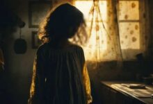 Photo of एटा: मोहल्ले के दरिंदे ने घर में घुसकर नाबालिग किशोरी से किया बलात्कार, छोटे भाई-बहनों को कमरे में किया कैद; मां की आंखों से छलके आंसू