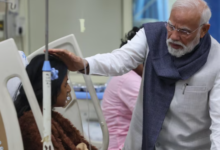 Photo of भूटान दौरे से लौटते ही पीएम मोदी ने LNJP अस्पताल में रेड फोर्ट ब्लास्ट पीड़ितों से की मुलाकात, शीघ्र स्वस्थ होने की कामना