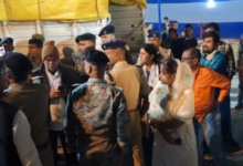 Photo of बिहार चुनाव 2025: सासाराम स्ट्रांग रूम पर हंगामा, ट्रक घुसने से मची अफरातफरी, आरजेडी ने लगाए ईवीएम बदलने के आरोप; डीएम-एसपी पहुंचे, जांच तेज